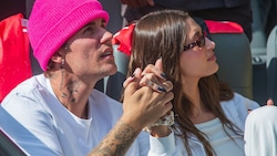 Justin Bieber mit Ehefrau Hailey Bieber (Bild: JAVIER ROJAS / EFE / picturedesk.com)