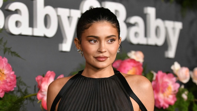 Kylie Jenner besucht am 12. November 2022 die 2022 Baby2Baby Gala präsentiert von Paul Mitchell im Pacific Design Center. (Bild: APA/AFP/Rodin Eckenroth/Getty Images)