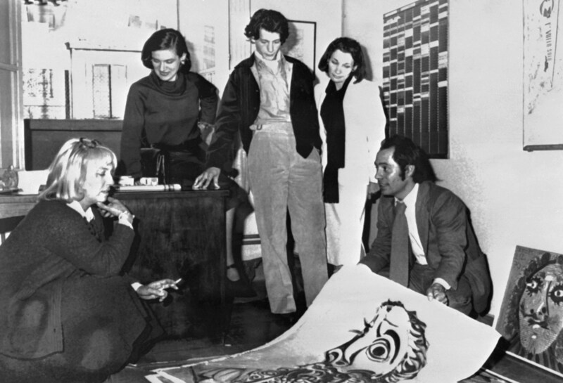 Ein BIld aus dem Jahr 1976: Maya Widmaier-Picasso, Paloma Picasso, Bernard Ruiz-Picasso (Enkel), Christine Ruiz-Picasso (Ehefrau von Paulo Picasso) und Claude Picasso (von links) (Bild: AFP)