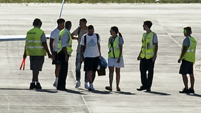 Lionel Messi bei der Landung in Rosario (Bild: APA/AFP/STR)