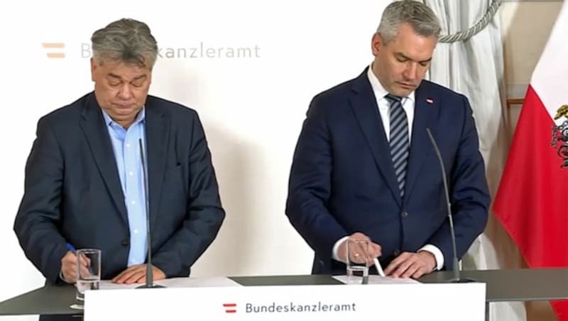 Kanzler Karl Nehammer und sein Vize Werner Kogler (Bild: Screenshot APA-Livestream)