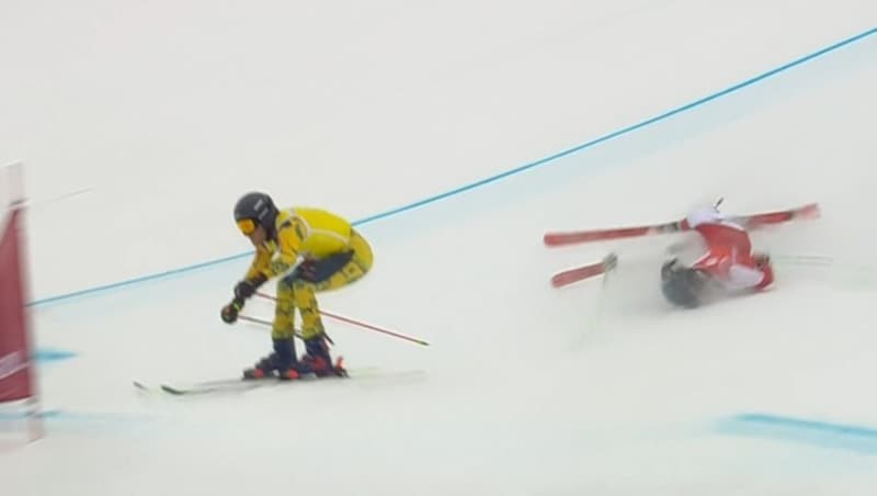 Nach dem Sprung knallte Rohrweck auf die pickelharte Piste. (Bild: ORF (Screenshot))