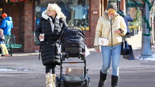 Rebel Wilson mit Freundin Ramona und Baby Royce in Aspen. (Bild: www.PPS.at)