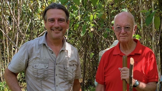 Weissenhofer (li.) wurde von „Robin Wood“ Schnitzler mit der Regenwald-Rettung betraut. (Bild: Tropenstation)