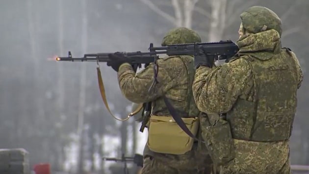 Russische Truppen bei einer Übung in Weißrussland - dort soll Moskau mittlerweile Soldaten im großen Stil für seinen Krieg in der Ukraine ausbilden lassen. (Bild: Russian Defense Ministry Press Service)