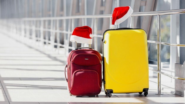Wer zu Weihnachten nach Hause liegt oder verreist, muss sich auf lange Wartezeiten am Flughafen einstellen. (Bild: olenachukhil - stock.adobe.com)