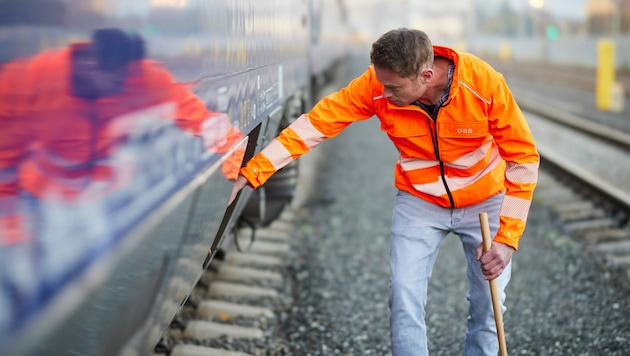 Gernot Leindl von der ÖBB ist einer der stillen Helden, der zu Weihnachten arbeitet. (Bild: ÖBB/ Scheiblecker)