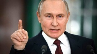 Kremlchef Wladimir Putin lässt sich nicht beirren. (Bild: AP)