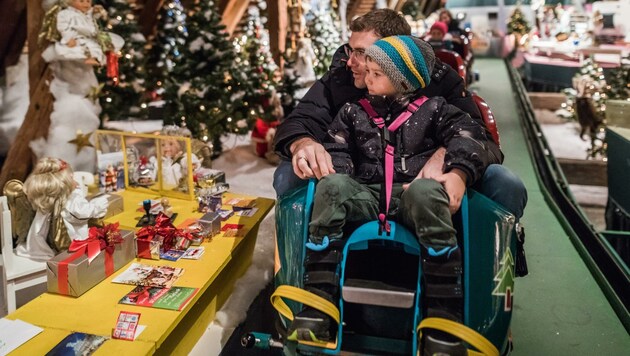 Vom Eislaufen bis hin zum Weihnachtsmuseum: Auch am 24. Dezember wartet auf Kinder ein buntes Programm. (Bild: Michael Groessinger)