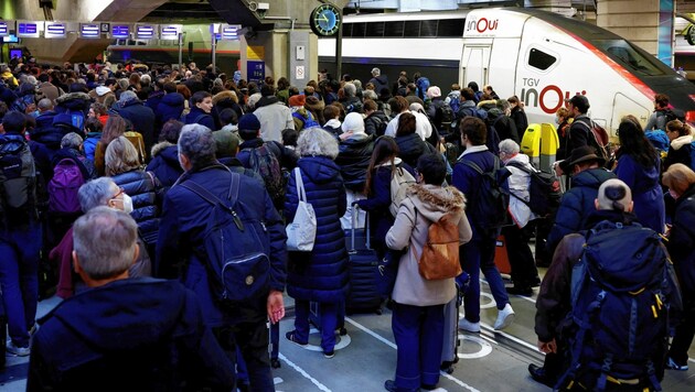 Bis Montagfrüh streiken Frankreichs Bahnangestellte. (Bild: Reuters)