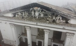 Hunderte Zivilisten verloren im Theater von Mariupol ihr Leben - nun wird es von den russischen ...