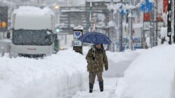 Das heftige Winterwetter macht den Bewohnern Japans sehr zu schaffen. (Bild: AP)