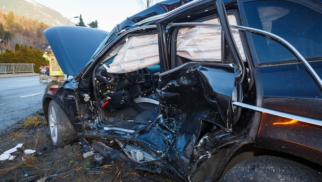 Der Wagen des 63-Jährigen wurde auf der Fahrerseite vom Auto eines 39-Jährigen erfasst. (Bild: Bernd Hofmeister)