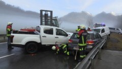 Drei Fahrzeuge waren am Unfall beteiligt. (Bild: Maurice Shourot)