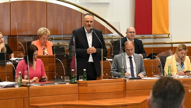 Landeshauptmann Hans Peter Doskozil bei einer Rede im Landtag (Bild: Huber Patrick)