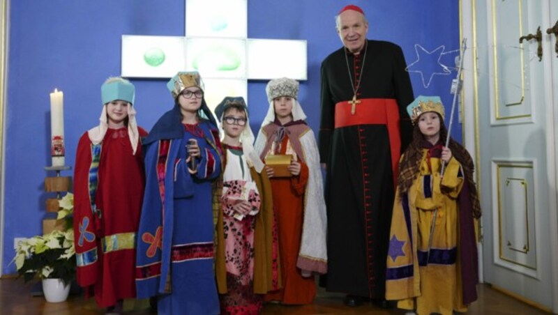 Fünf Kinder besuchten Kardinal Christoph Schönborn. (Bild: APA/Eva Manhart)