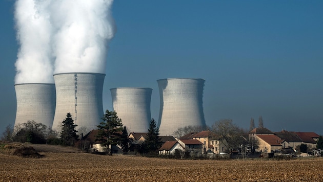 Das Atomkraftwerk im ostfranzösischen Saint-Vulbas nahe Lyon (Bild: APA/AFP/JEAN-PHILIPPE KSZIAZEK)