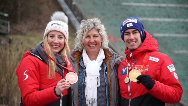 Héroes olímpicos entre ellos: Teresa Stadlober, Petra Kronberger y Stefan Kraft (desde la izquierda).  (Imagen: Consolador Andreas)