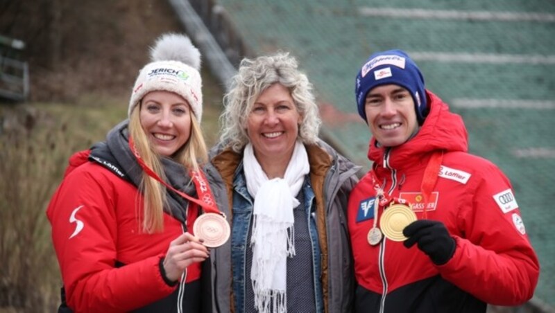 Olympia-Helden unter sich: Teresa Stadlober, Petra Kronberger und Stefan Kraft (v. li.). (Bild: Tröster Andreas)