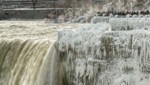 Archivaufnahme aus dem Jahr 2018 - auch damals waren die Niagarafälle fast zur Gänze eingefroren. (Bild: AFP)