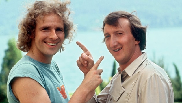 Thomas Gottschalk and actor Mike Krüger during the filming of the movie "Die Supernasen" on Lake Wörthersee in June 1983 (Bild: APA/dpa/Istvan Bajzat)