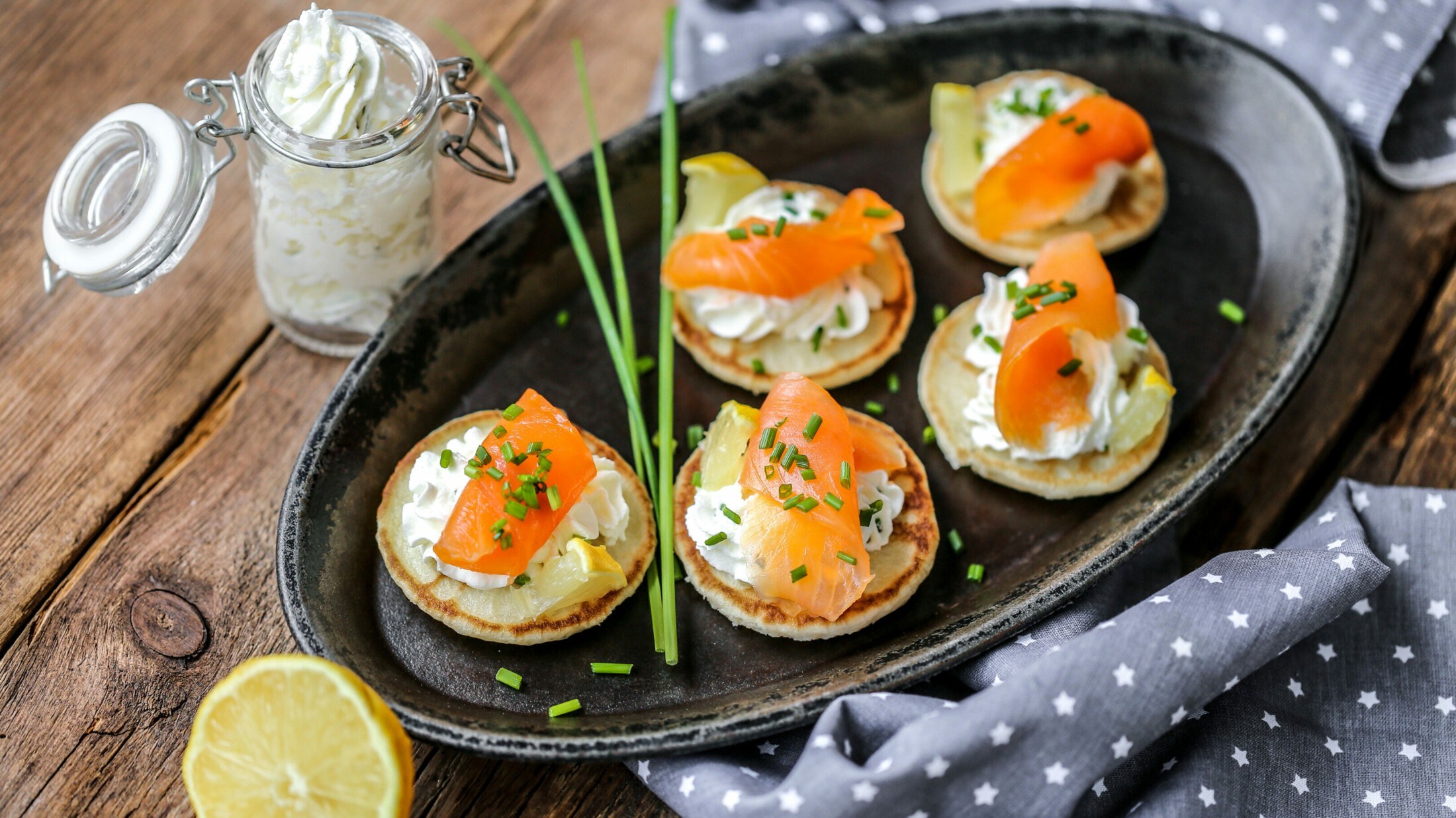 Partyfood - Buchweizen-Blinis mit Lachs | krone.at