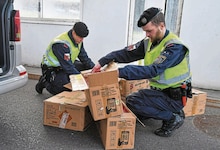 Rund um Silvester kontrolliert die Polizei OÖ verstärkt an der Grenze zu Tschechien. Pro Tag werden im Durchschnitt elf Kilo eingezogen. (Bild: Harald Dostal)