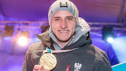 Matthias Mayer mit seiner Olympischen Goldmedaille 2018 (Bild: APA/EXPA/JFK)