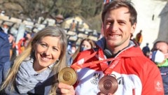 Matthias Mayer und seine Ehefrau Claudia im vergangenen Februar bei einer Ehrung des damals frischgebackenen Dreifach-Olympiasiegers (Bild: GEPA)