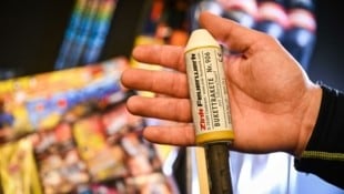 Böller und Raketen, die regulär bei uns verkauft werden, sind relativ sicher. Heuer wurden aber 637 Kilo illegaler Pyrotechnik in OÖ an der Grenze beschlagnahmt. (Bild: Wenzel Markus)