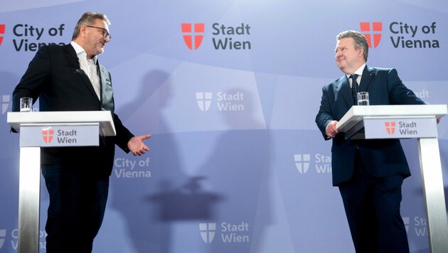 Gesundheitsstadtrat Hacker und Bürgermeister Ludwig bleiben beim Wiener Weg. (Bild: GEORG HOCHMUTH / APA / picturedesk.com)