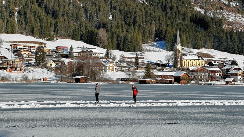 Auch der Eislauf auf dem Weißensee leidet unter den hohen Temperaturen. (Bild: Wallner Hannes)