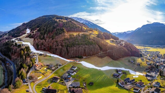 Blick auf eine Skipiste in Schruns in Vorarlberg (Bild: DIETMAR STIPLOVSEK / APA / picturedesk.com)
