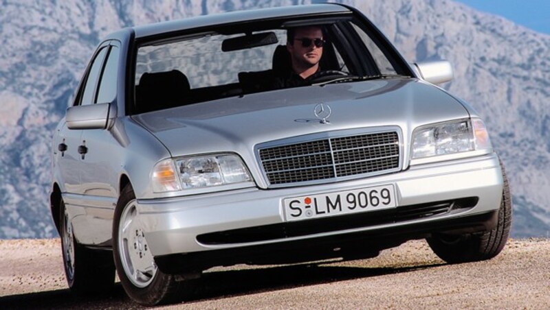 Ab diesem Jahr sind die ersten Exemplare der Mercedes C-Klasse W 202 offiziell historisch. (Bild: Mercedes-Benz)