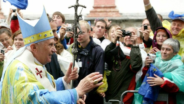 Papst Benedikt XVI. bei seinem Österreich-Besuch in Mariazell 2007. (Bild: APA)
