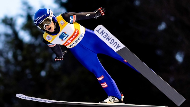 Anders als auf diesem Bild gab‘s für die Skispringerinnen rund um Eva Pinkelnig in Hinterzarten am Freitag nichts zum Fliegen … (Bild: GEPA pictures)