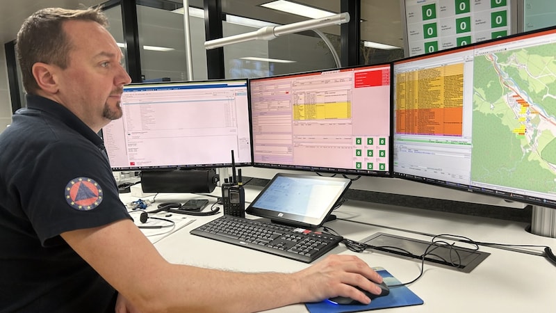 At the Tyrol control centre (pictured), which coordinates the operations of the various blue light organizations, many systems have failed. (Bild: Leitstelle Tirol/Thomas Gierl)