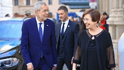 Bundespräsident Alexander Van der Bellen mit Doris Schmidauer (Bild: Peter Tomschi)