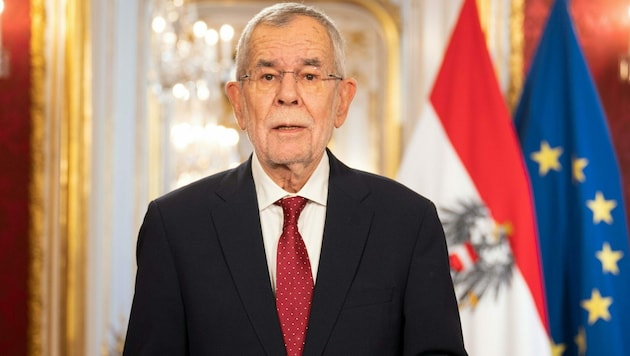 Bundespräsident Alexander Van der Bellen in seiner Neujahrsansprache in der Präsidentschaftskanzlei der Wiener Hofburg. (Bild: APA/HBF/LAURA HEINSCHINK)