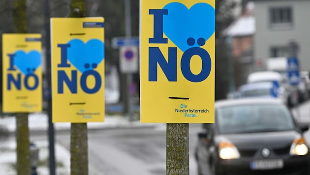Wahlplakate der ÖVP zur bevorstehenden NÖ-Wahl (Bild: APA/HELMUT FOHRINGER)
