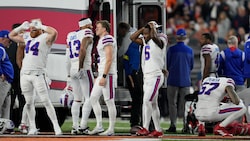 Bills-Teamkollegen sorgen sich um Damar Hamlin. (Bild: AP)