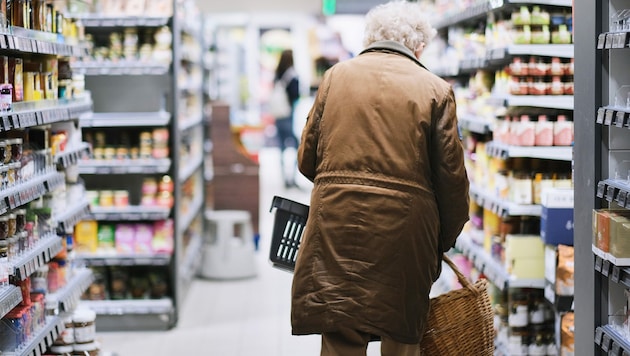 Zweimal der gleiche Einkauf, dazwischen liegt ein Jahr: Wie viel teurer sind Lebensmittel geworden? (Bild: DENIS STANKOVIC, stock.adobe.com)