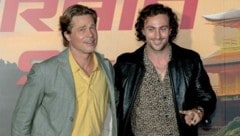 Aaron Taylor-Johnson mit Brad Pitt bei der Premiere des gemeinsamen Films „Bullet Train“ (Bild: APA/AFP/Fred MERY)