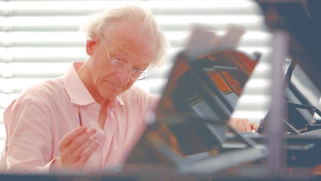 Vom einstigen Wunderkind zum legendären Pianisten: Peter Lang spielt in Linz auf. (Bild: Christian Schneider)