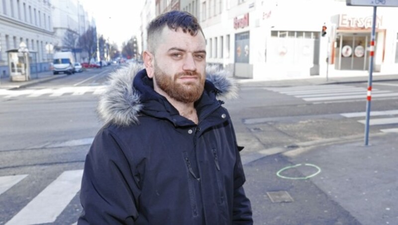 Chris hörte einen Streit vor seinem Fenster in der Reinprechtsdorfer Straße. (Bild: Reinhard Holl)