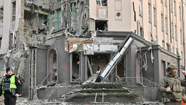 Ein zerstörtes Hotel in der Ukraine (Bild: Sergei Supinsky/AFP)