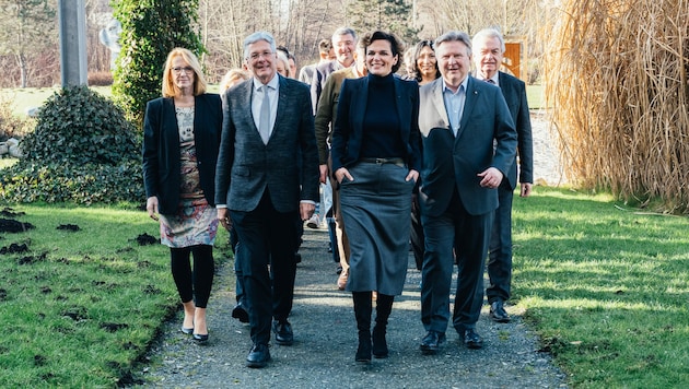 (v.l.) Doris Bures, Landeshauptmann Peter Kaiser, Parteichefin Pamela Rendi-Wagner und Bürgermeister Michael Ludwig (Bild: APA/SPÖ/DAVID VISNJIC)