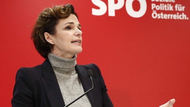 SPÖ-Chefin Pamela Rendi-Wagner muss (Bild: APA/GERD EGGENBERGER)