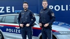 Die beiden Polizisten retteten dem Mann das Leben. (Bild: LPD OÖ)