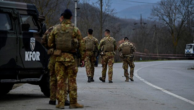 Mitglieder der KFOR im Kosovo (Bild: APA/AFP/Armend NIMANI)
